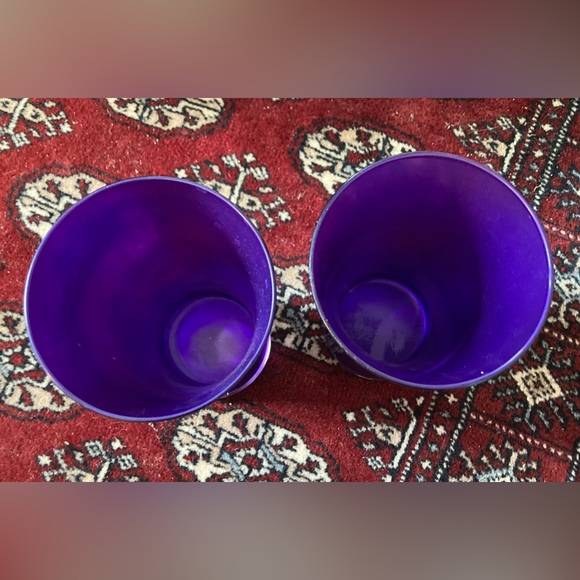 ONE STUNNING Shade of PURPLE Glass Vases 9 x 5.5” Vase - Picture 2 of 8